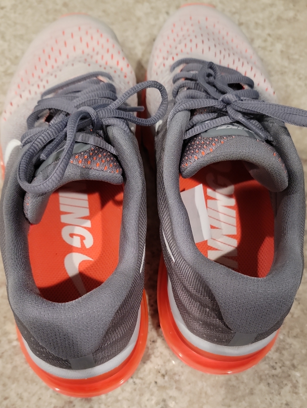 Nike Women’s Air Max 2017 Gray and Coral Running Shoes - Picture 4 of 6